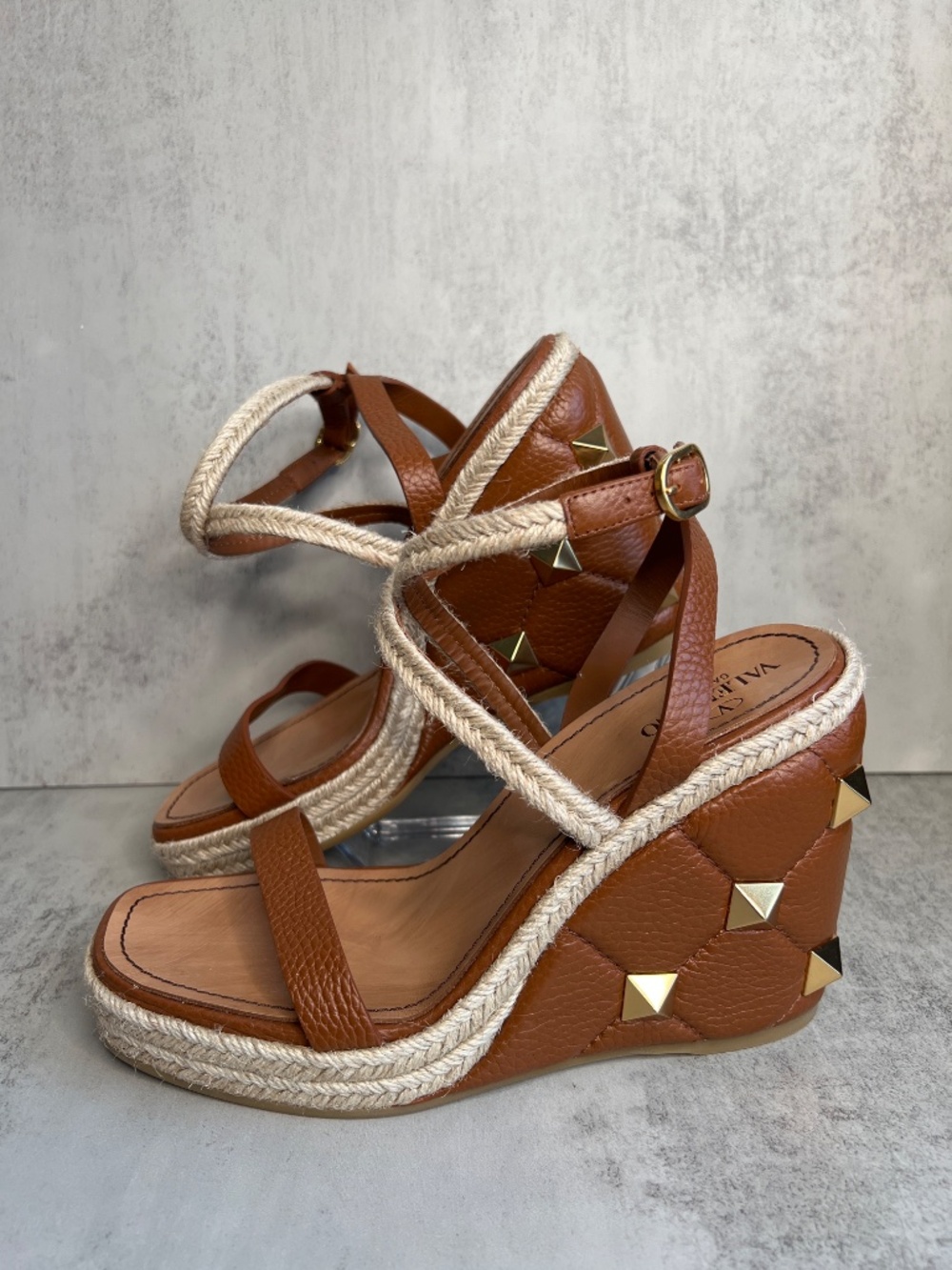 Valentino Garavani Roman Stud Espadrille Wedge Sandals in Size 38